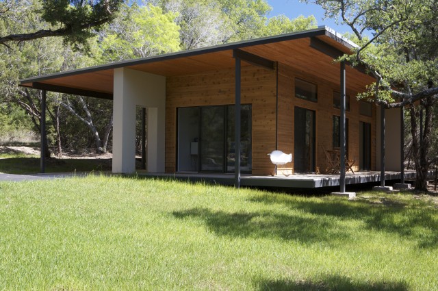 MILHouse Exterior Grass